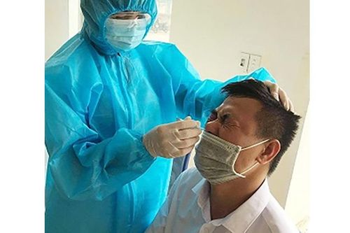 Sơn Dương lấy mẫu xét nghiệm Covid -19 cho giáo viên và các lực lượng trực tiếp tham dự kỳ thi tốt nghiệp THPT năm 2021