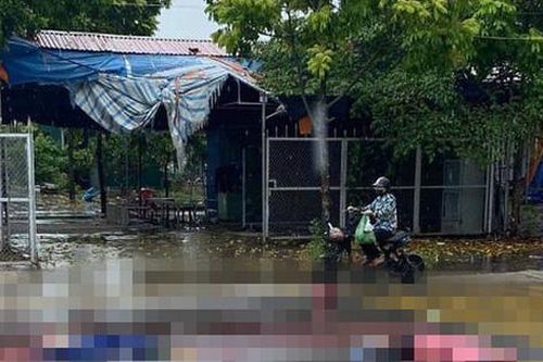 Hà Nội: Va chạm với xe tải, đôi nam nữ tử vong thương tâm