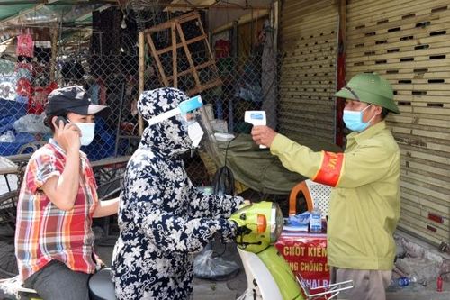Chợ ở Nghệ An hoạt động lại, chống dịch ra sao?