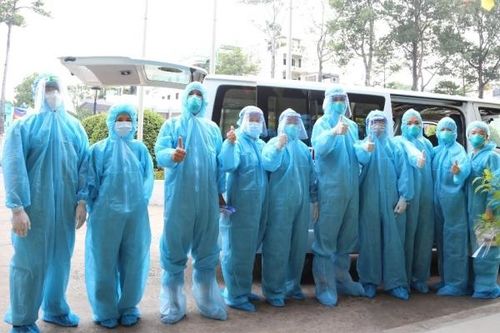 BV Chợ Rẫy chi viện nhân lực lấy mẫu tại chợ Bình Điền
