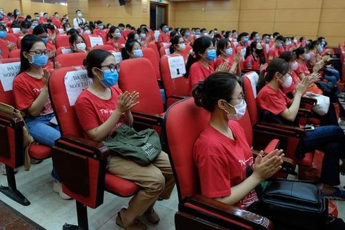 350 cán bộ, sinh viên Trường Đại học Y Hà Nội 'Nam tiến' hỗ trợ Bình Dương chống dịch COVID-19