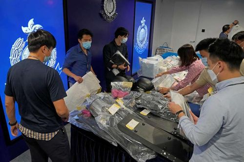 Hàng loạt tang vật vụ cảnh sát Hồng Kông triệt phá âm mưu đánh bom lớn