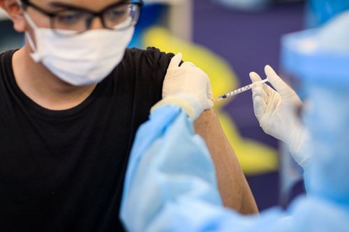 Việt Nam nghiên cứu phương án tiêm 2 loại vaccine Covid-19 khác nhau