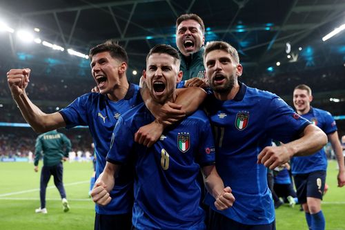 Italy vào chung kết Euro sau loạt sút luân lưu
