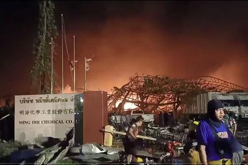 Nổ nhà máy hóa chất ở ngoại ô Bangkok, sơ tán khẩn dân