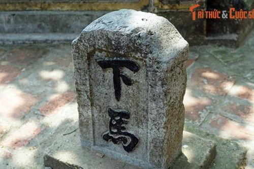 Bia 'Hạ mã': Biển báo giao thông trăm tuổi của người Việt