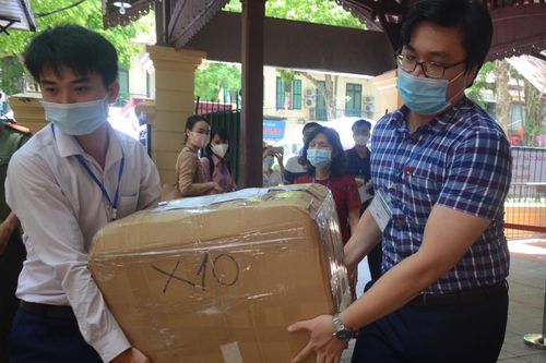 Đề thi được bảo vệ nghiêm ngặt như thế nào tại các điểm thi?