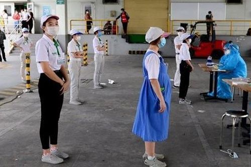 Covid-19: TP. Hồ Chí Minh cứu sống bệnh nhân nặng 140kg, Sóc Trăng phát hiện ca nghi mắc là tài xế thu mua hoa quả
