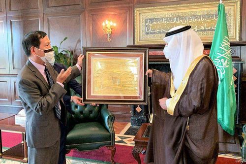 Đoàn công tác Đại sứ quán Việt Nam tại Saudi Arabia thăm, làm việc tỉnh Tabuk và Al Jouf