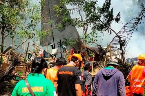 Tìm thấy hộp đen máy bay quân sự rơi ở Philippines