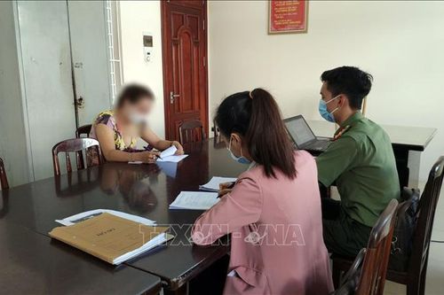Xử phạt chủ tài khoản Facebook tung clip 'phương pháp chữa trị COVID-19 tại nhà'
