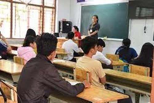 Tâm trạng trước giờ G: Sĩ tử thoải mái, phụ huynh lo lắng
