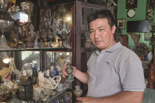 Thầy giáo mỹ thuật và niềm đam mê… đồ cổ