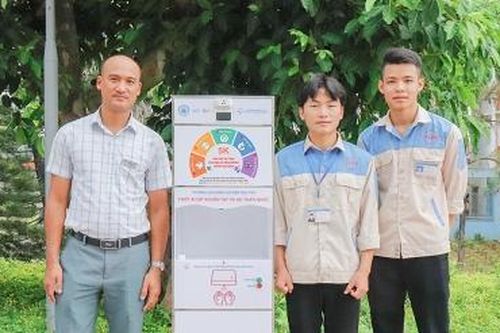 Chế tạo thành công 'Thiết bị sát khuẩn tay và đo thân nhiệt tự động'