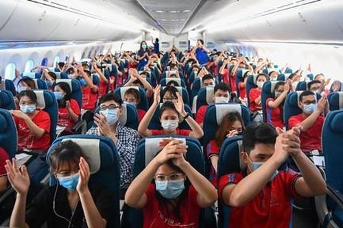 350 giảng viên, sinh viên y khoa từ Hà Nội vào Bình Dương hỗ trợ chống dịch