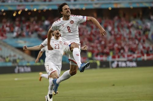 EURO 2020: Cầu thủ mắc chứng mù màu đưa Đan Mạch vào bán kết