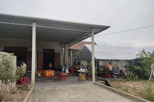 Phát hiện thi thể người phụ nữ sau vườn nhà, nghi bị sát hại