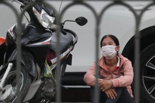 Trăm ngàn nỗi lo trên vai phụ huynh TP.HCM: Lo con chỗ ăn chỗ nghỉ, lo phòng dịch cho con