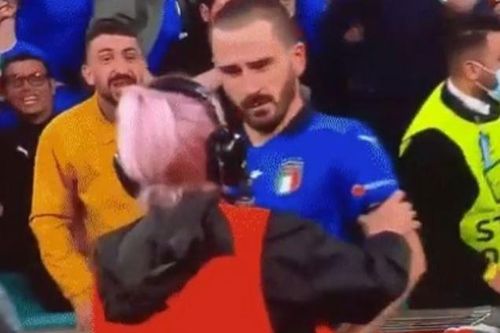 Bonucci bị nhầm là CĐV quá khích