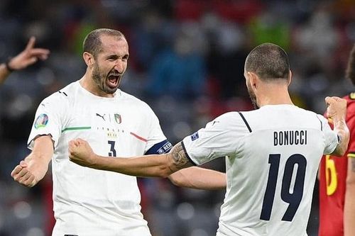 Mourinho: 'Bonucci và Chiellini có thể tới Harvard dạy đá trung vệ'