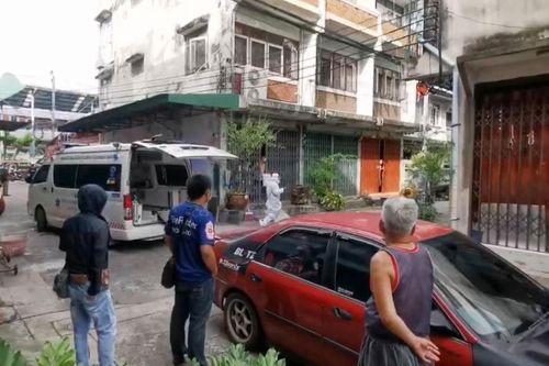 Căng thẳng vì chờ giường bệnh, người phụ nữ Thái Lan nhảy lầu