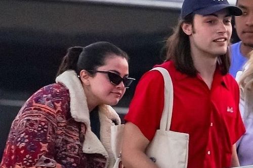 Selena Gomez đi nghỉ với bạn bè