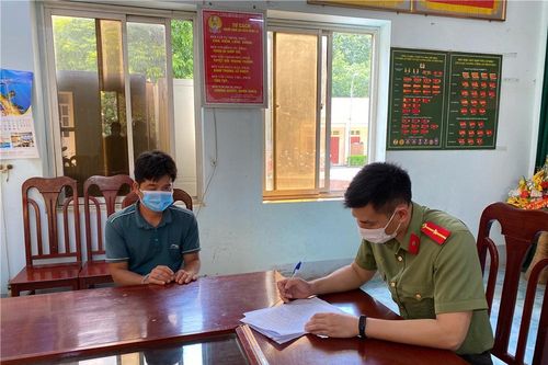 Bắt quả tang đối tượng đưa 5 người xuất cảnh trái phép