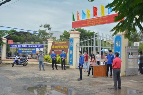 Sóc Trăng: Lực lượng đoàn viên, thanh niên hỗ trợ tối đa cho thí sinh