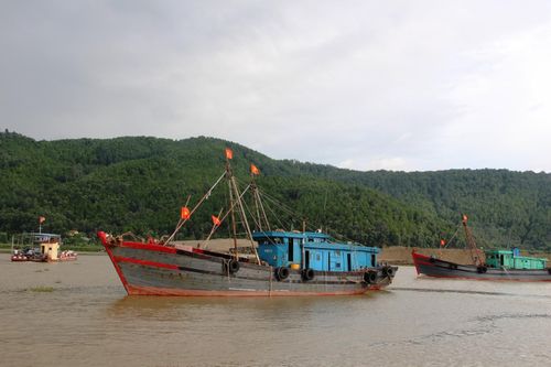 Áp thấp nhiệt đới gần bờ, tỉnh Thanh Hóa cấm biển từ 13 giờ hôm nay