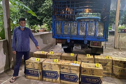 Bắt đối tượng vận chuyển thuốc lá ngoại nhập lậu