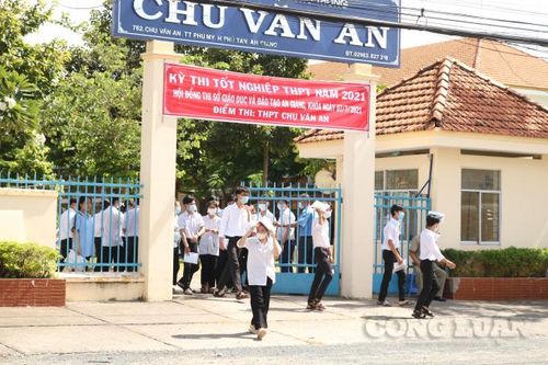 Đề thi môn Ngữ Văn vừa sức, thí sinh tự tin 'lướt sóng' 7 - 8 điểm