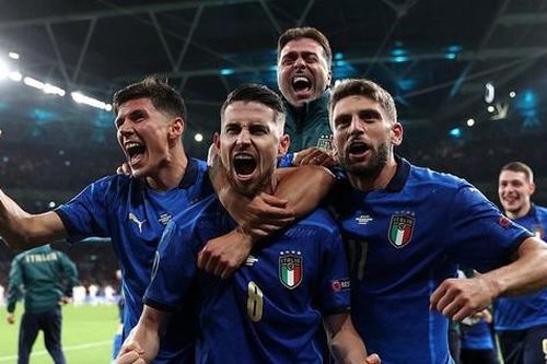 'Nhát kiếm' Jorginho hạ Bò tót Tây Ban Nha