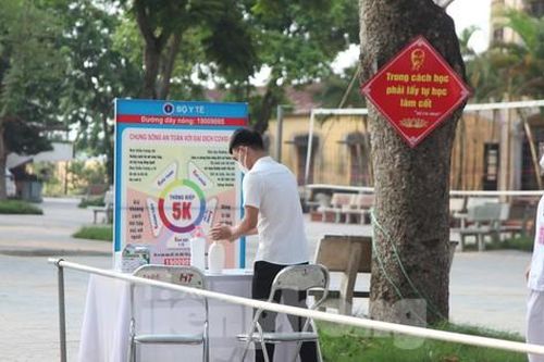 Thí sinh nghi mắc COVID–19, Giám đốc Trung tâm y tế bị đình chỉ công tác