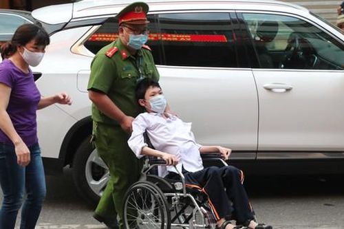 Thí sinh đặc biệt được lực lượng Công an 'tháp tùng' vào tận phòng thi