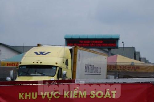 Cận cảnh chợ đầu mối lớn nhất TPHCM trước giờ đóng cửa
