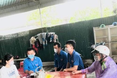 Bố đột ngột qua đời, thí sinh nén đau đến điểm thi làm bài môn Toán