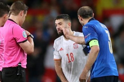 Đội trưởng Chiellini của đội Ý đã có 'đòn tâm lý' gì với Tây Ban Nha trước loạt luân lưu?