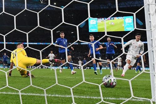 Bản lĩnh người Italy - Morata từ người hùng thành tội đồ