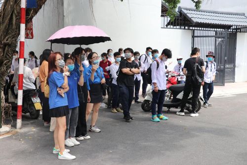 Chiều 7/7, thí sinh làm bài thi môn Toán kỳ thi tốt nghiệp THPT năm 2021