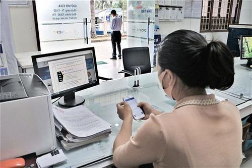 Đào tạo đội ngũ cán bộ, công nhân làm chủ khoa học công nghệ để tiến hành chuyển đổi số