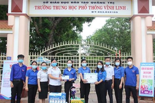 Tỉnh đoàn thăm, động viên các đội thanh niên tình nguyện 'Tiếp sức mùa thi' năm 2021