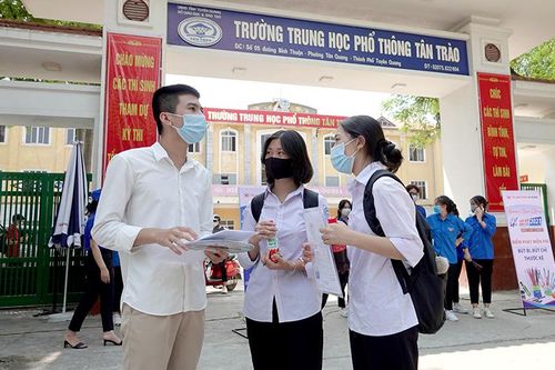 Đề thi môn Ngữ văn bám sát chương trình THPT nhưng có bất ngờ