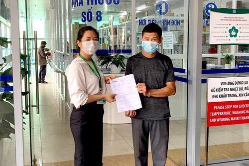 Gần 160 triệu đồng hỗ trợ em Nông Văn Vũ