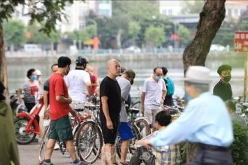 Hà Nội yêu cầu không tụ tập quá 10 người ngoài công sở