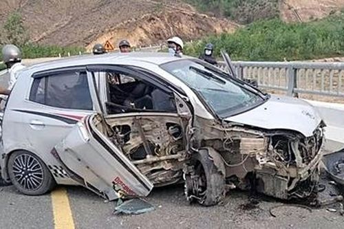 Cướp ôtô rồi điều khiển xe bỏ chạy tự gây tai nạn