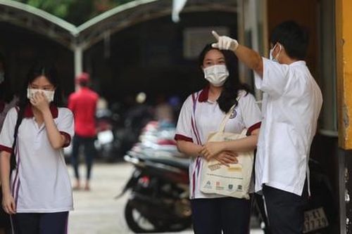 Chùm ảnh gần 87.000 thí sinh ở TPHCM bắt đầu kỳ thi THPT 2021