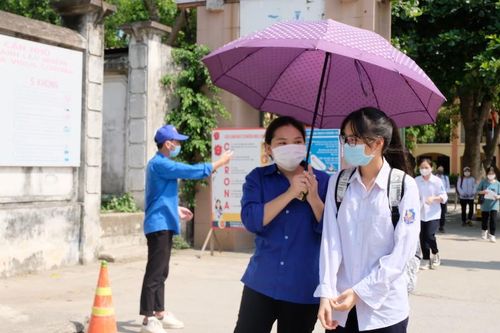 Đề thi ngữ văn nhẹ nhàng, khởi đầu suôn sẻ cho thí sinh