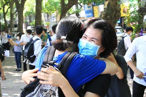 Thí sinh rạng rỡ sau bài thi ngữ văn