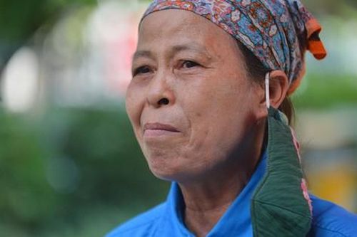 Những chia sẻ xúc động của công nhân thu gom rác được trả lương: 'U uất trong người bao lâu nay được trút hết'