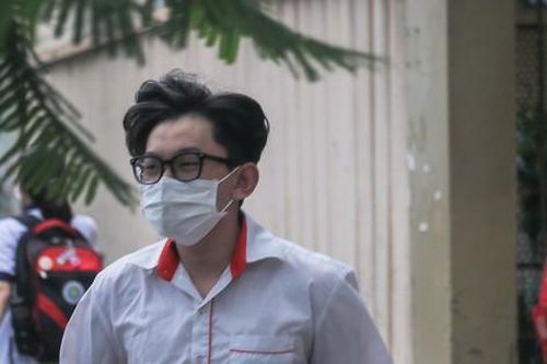 TP.HCM: Sáng lướt 'Sóng', chiều thí sinh tự tin lướt qua môn Toán dễ dàng